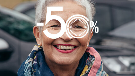 Nainen ja -50 % -teksti